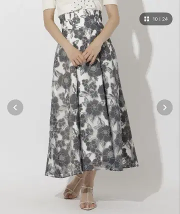 AND COUTURE 오팔 플라워 플레어 스커트