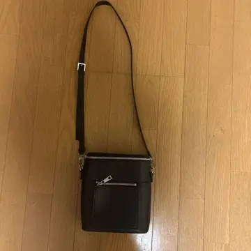 브라운 숄더백 지퍼 포함
