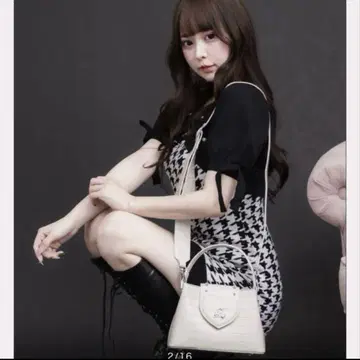 택 포함 미사용 새상품 pium 피윰 프론트 하트 악어 무늬 칸막이 백
