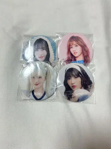 TWICE 모모 캔 배지 세트