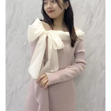 dazzlin 볼륨 아지메 리본 니트 원피스