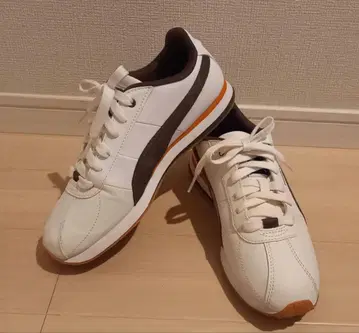 Puma 화이트 스니커즈