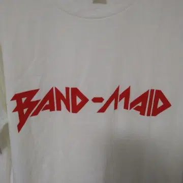 시착만 한 상품 BAND-MAID 화이트 레드 T셔츠 L 사이즈