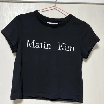 matin kim 블랙 T셔츠