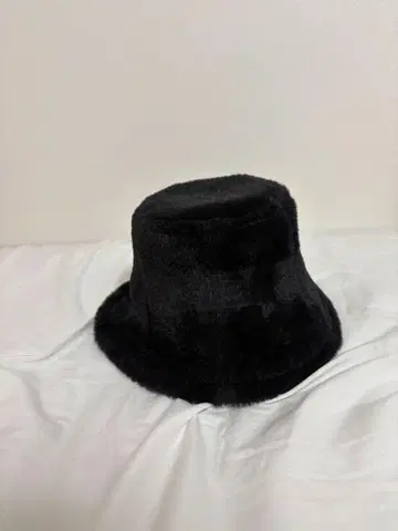 퍼 소재 버킷햇 블랙