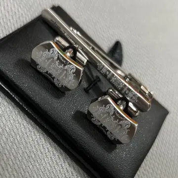오로비안코 (Orobianco)의 넥타이핀과 커프스 단추 세트