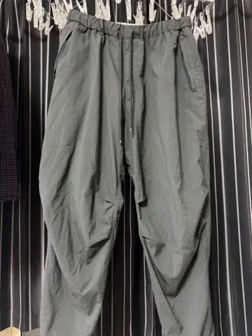 MARKAWARE 그레이 나일론 팬츠