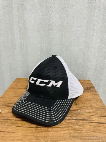 CCM 메쉬 캡 블랙 x 화이트 플렉스핏 아이스하키