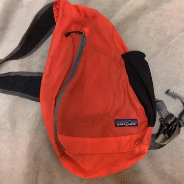 Patagonia 바디백 오렌지