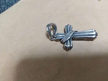 저스틴 데이비스 펜던트 탑 크로스 이