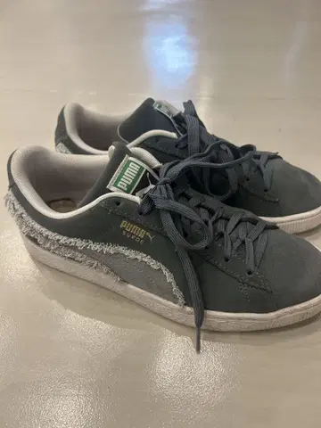 Puma 프린지 장식 그레이 스니커즈
