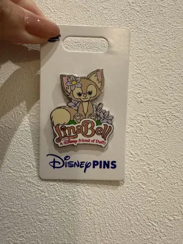 [ 미사용 새상품 ] 하와이 아우라니 디즈니 리나벨 핀 배지