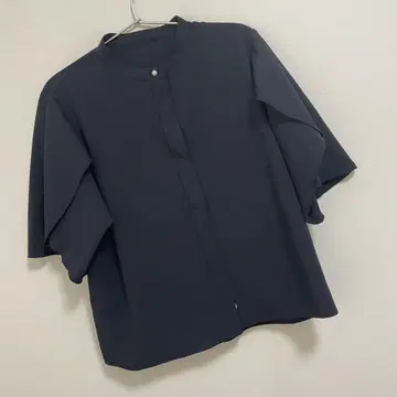 라난 빅 칼라 프릴 하프 슬리브 블라우스