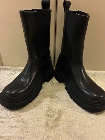 ZARA 트랙 밑창 사이드 고어 부츠 블랙 26 가죽 통굽