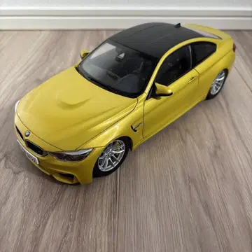 BMW M4 1/18