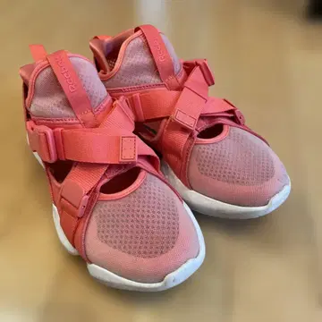 Reebok 핑크 스니커즈 3D Ultralite