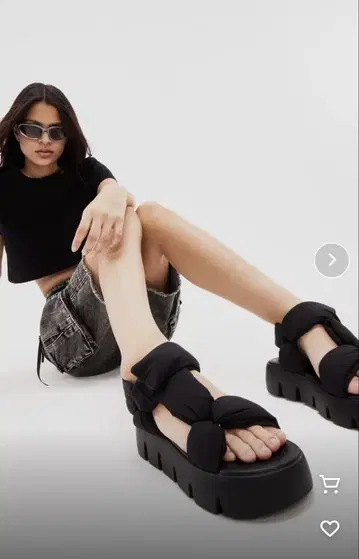 새상품급 스티브매든 쿠션 벨트 블랙 샌들