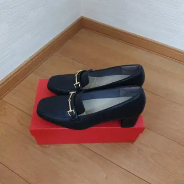 블랙 스퀘어토 펌프스 40