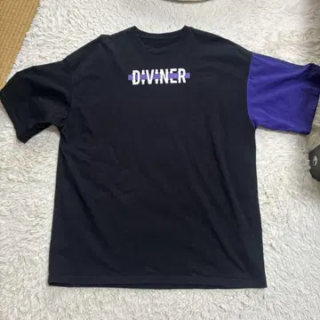DIVINER T셔츠 블랙 보라색
