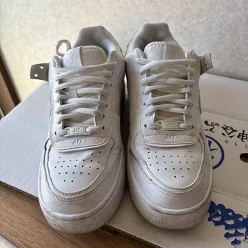 에어 포스 1 화이트 가죽 스니커즈 24.5cm