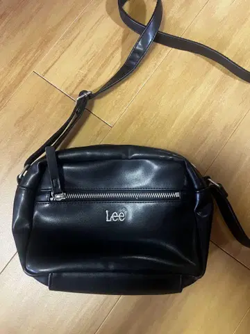 Lee 블랙 숄더백