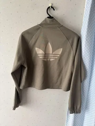 adidas 카키 저리 숏 기장