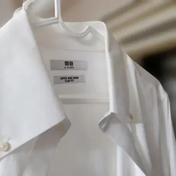 UNIQLO 슬림핏 화이트 셔츠