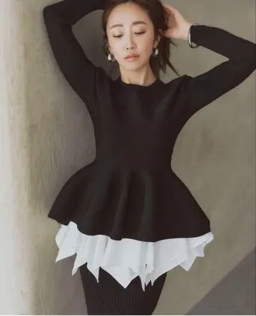 CADUNE <카미사키 메구미 씨 콜라보> 프릴 달린 페플럼 니트 카듀네