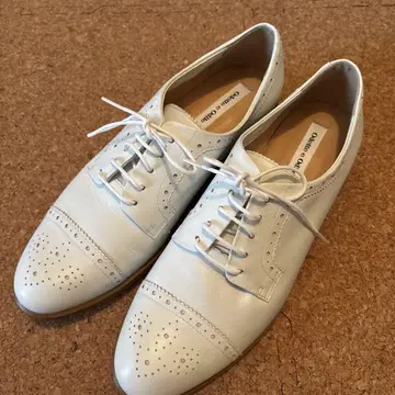 오데트 에 오딜 화이트 레이스업 슈즈 23cm