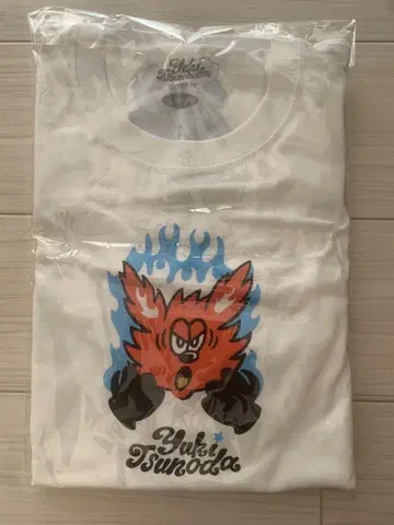 유키 츠노다 T셔츠 XL 사이즈 화이트