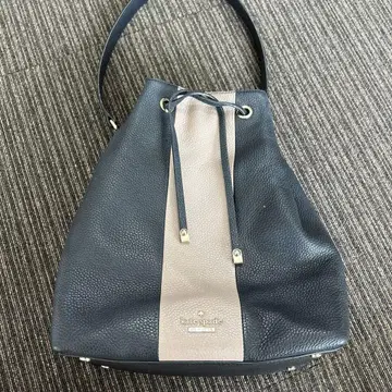 kate spade 버킷 숄더백 블랙/베이지