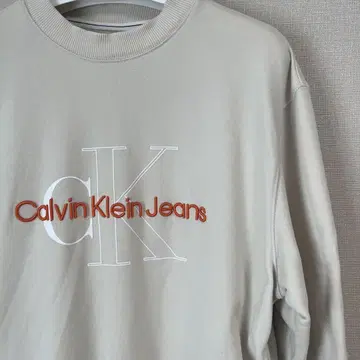 Calvin Klein Jeans 베이지 트레이닝복