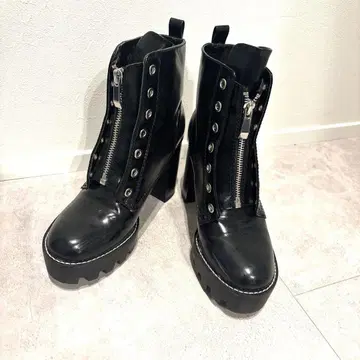 ZARA 지퍼 블랙 부츠 힐