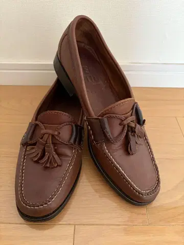 브라운 가죽 태슬 로퍼
