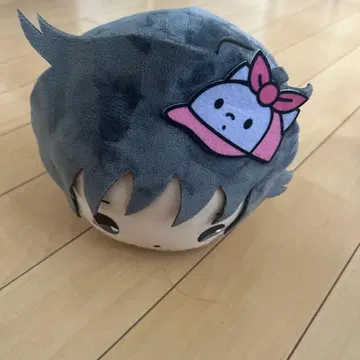 모자 달린 그레이 봉제 인형