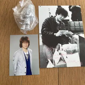 사카자키 씨 은색 키링과 엽서, 트레이딩 카드
