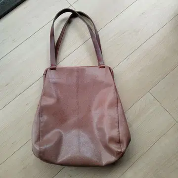 브라운 숄더백