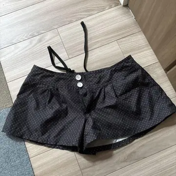 도트 무늬 블랙 숏팬츠