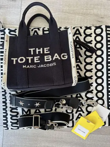 MARC JACOBS 더 토트 백 블랙