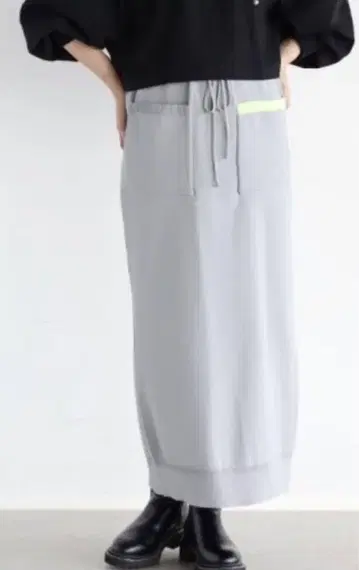 컬러 악센트 니트 스커트