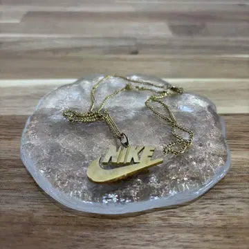 Nike 스우시 로고 목걸이 골드 컬러 GOLD