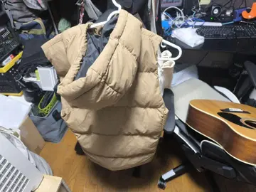 [ 중고품 ] 후드 부착 베이지 다운 베스트, 단추식 디자인