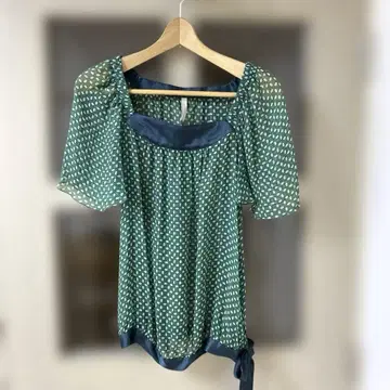 언타이틀 실크 프렌치 소매 블라우스
