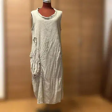센소유니코 지우 슬리브리스 원피스 베이지