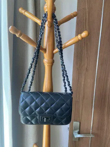 블랙 퀼팅 숄더백