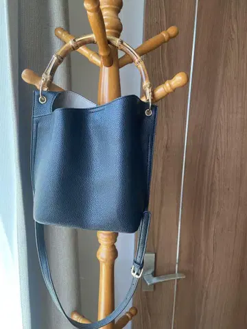 그레디 브릴리언트 대나무 핸들 숄더백 블랙