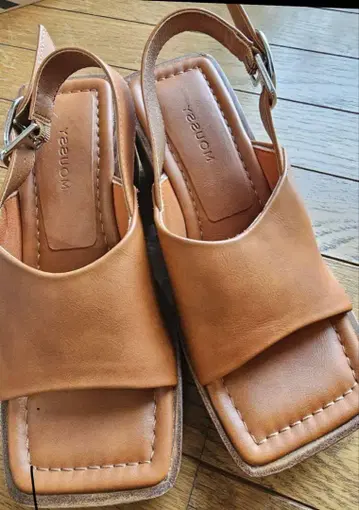 MOUSSY 스퀘어토 웨지샌들 M