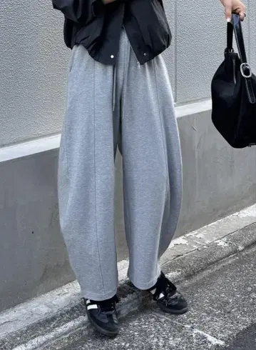 Eongul Curve Sweat Pants