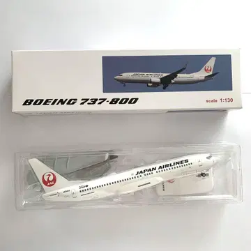 BOEING 737-800 JAL 1/130