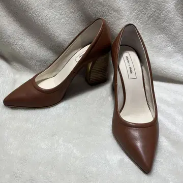 ODETTE E ODILE 포인트 블록힐 펌프스 23.5